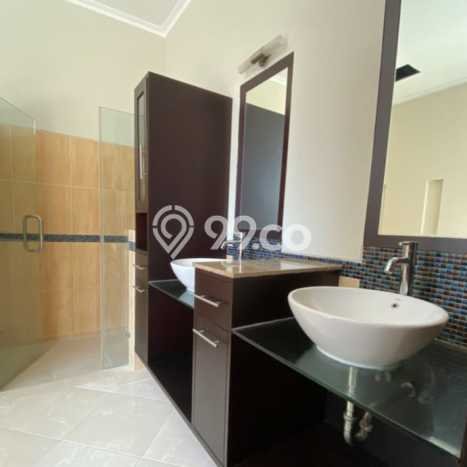 Ready to Use! Luxury House LT 685m2 Desain Modern di Cipete Ready to Use! Luxury House LT 685m2 Desain Modern di Cipete
