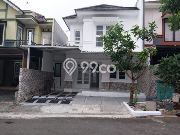 Rumah 2 lantai rapi siap huni di kota wisata cibubur Rumah 2 lantai rapi siap huni di kota wisata cibubur