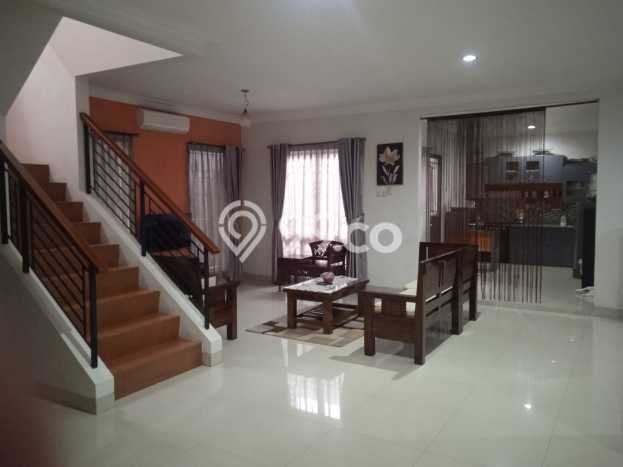 Rumah Elit Modern Tanpa Renovasi di Kota Wisata Jakarta Timur Rumah Elit Modern Tanpa Renovasi di Kota Wisata Jakarta Timur