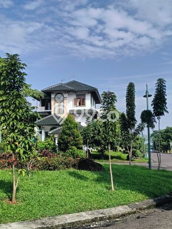 Rumah Mewah LB 300m2 Siap Huni Desain Elegan di Sentul, Bogor Rumah Mewah LB 300m2 Siap Huni Desain Elegan di Sentul, Bogor