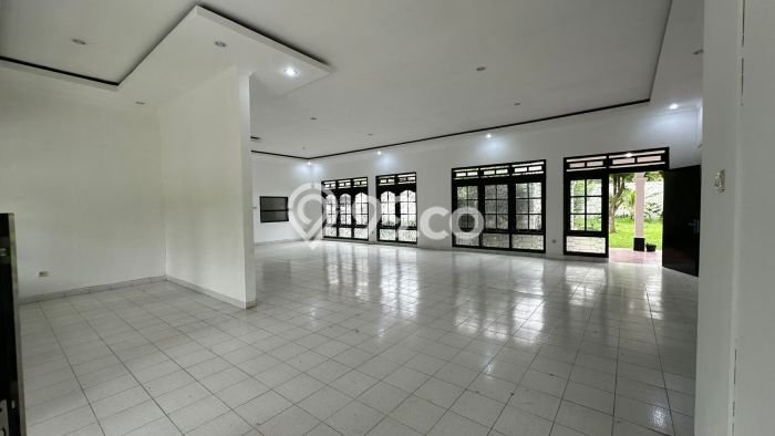 Siap Huni Hunian Elit 7 Kamar di Cimanggis Dekat ke Mana Pun Siap Huni Hunian Elit 7 Kamar di Cimanggis Dekat ke Mana Pun