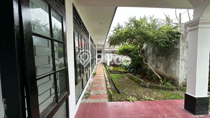 Siap Huni Hunian Elit 7 Kamar di Cimanggis Dekat ke Mana Pun Siap Huni Hunian Elit 7 Kamar di Cimanggis Dekat ke Mana Pun