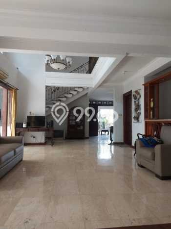 Rumah Elit Modern Tanpa Renovasi di Senayan Jakarta Selatan Rumah Elit Modern Tanpa Renovasi di Senayan Jakarta Selatan