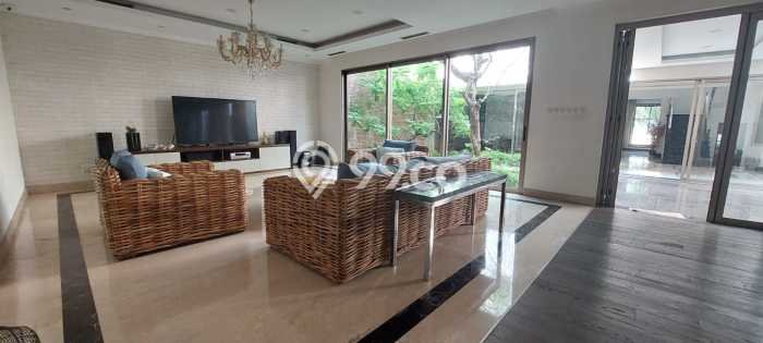 Rumah Elit LB 750m2 Siap Huni Desain Elegan di Alam Sutera, Tangerang Rumah Elit LB 750m2 Siap Huni Desain Elegan di Alam Sutera, Tangerang