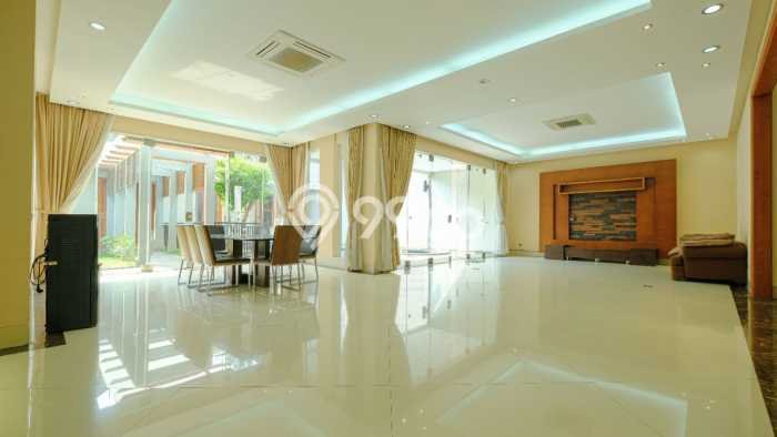 Hunian Modern Disewakan di Pondok Indah Jakarta Selatan 5 KT & 4 KM Hunian Modern Disewakan di Pondok Indah Jakarta Selatan 5 KT & 4 KM