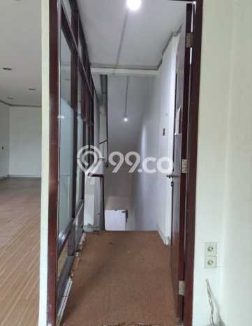 Ruko Disewa di Jakarta Selatan dengan LB 320m2 Area Komersial Ramai Ruko Disewa di Jakarta Selatan dengan LB 320m2 Area Komersial Ramai