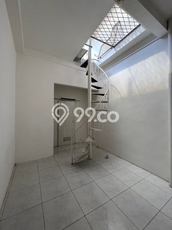 Disewakan! Rumah 3 Kamar Tidur &
2 Kamar Mandi di Bintaro, Tangerang Selatan Disewakan! Rumah 3 Kamar Tidur &
2 Kamar Mandi di Bintaro, Tangerang Selatan