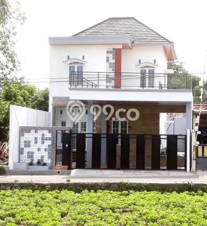 Rumah Strategis Modern Lb 190m2 di Ngaglik, Sleman Rumah Strategis Modern Lb 190m2 di Ngaglik, Sleman
