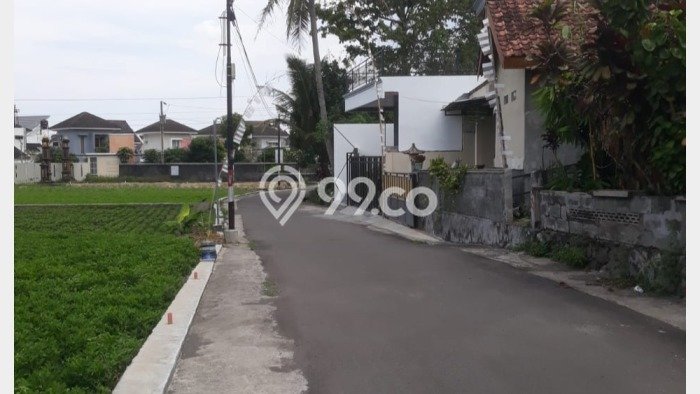 Rumah Strategis Modern Lb 190m2 di Ngaglik, Sleman Rumah Strategis Modern Lb 190m2 di Ngaglik, Sleman