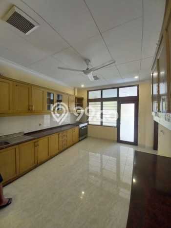 Hunian Bagus Disewakan di Kemang, Jakarta Selatan LT 1400m2, LB 750m2 Hunian Bagus Disewakan di Kemang, Jakarta Selatan LT 1400m2, LB 750m2