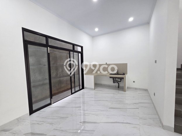 Jual Rumah Luas Megah Dengan View Cantik di Taman Meruya, Jakarta Barat Jual Rumah Luas Megah Dengan View Cantik di Taman Meruya, Jakarta Barat