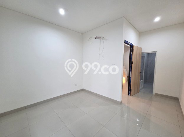Rumah Luas Asri 3 KT Siap Pakai di Tanjung Duren Jakarta Barat Rumah Luas Asri 3 KT Siap Pakai di Tanjung Duren Jakarta Barat