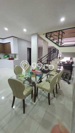 Hunian Mewah LB 200m2 Siap Pakai Desain Elegan di Tanjung Duren, Jakarta Barat Hunian Mewah LB 200m2 Siap Pakai Desain Elegan di Tanjung Duren, Jakarta Barat