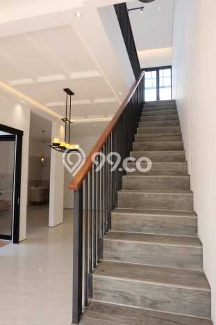 Rumah di Bintaro, Tangerang Selatan, Luas 140m² LB 190m² Rumah di Bintaro, Tangerang Selatan, Luas 140m² LB 190m²