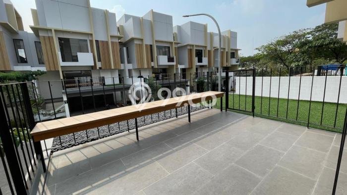 Rumah Elit Modern Tanpa Renovasi di BSD Tangerang Rumah Elit Modern Tanpa Renovasi di BSD Tangerang