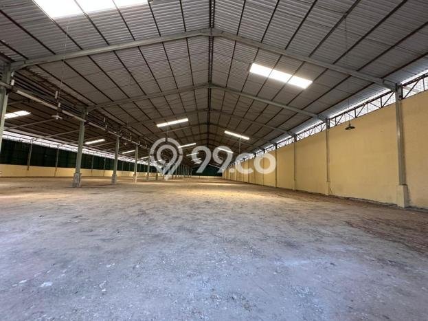Disewakan Pabrik komersial di Jati Uwung luas bangunan 2900m2 Disewakan Pabrik komersial di Jati Uwung luas bangunan 2900m2