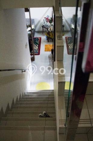 Rumah Eksklusif Siap Huni LT 180m2 di BSD, Tangerang Selatan Rumah Eksklusif Siap Huni LT 180m2 di BSD, Tangerang Selatan