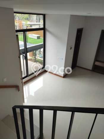 Rumah Elit Modern Siap Huni di BSD Tangerang Rumah Elit Modern Siap Huni di BSD Tangerang