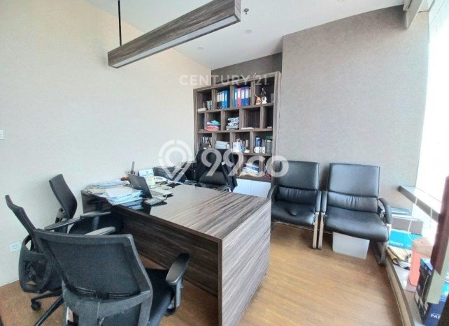 AREA KOMERSIAL! Kantor Disewakan di Central Park, Luas 128m², Jalan Utama, Siap Operasi AREA KOMERSIAL! Kantor Disewakan di Central Park, Luas 128m², Jalan Utama, Siap Operasi