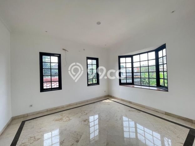 Rumah Elit Modern Tanpa Renovasi di Lebak Bulus Jakarta Selatan Rumah Elit Modern Tanpa Renovasi di Lebak Bulus Jakarta Selatan