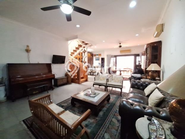 Hunian Mewah Siap Huni LT 330m2 di Kebayoran Baru, Jakarta Selatan Hunian Mewah Siap Huni LT 330m2 di Kebayoran Baru, Jakarta Selatan