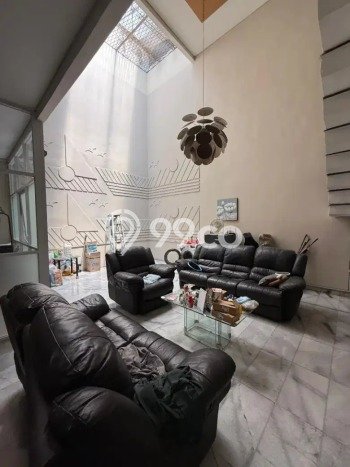Dijual Rumah Premium dengan Fasilitas Sekitar Komplit di Kebon Jeruk, Jakarta Barat Dijual Rumah Premium dengan Fasilitas Sekitar Komplit di Kebon Jeruk, Jakarta Barat