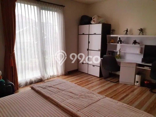 Jual Rumah Luas Elegan Dengan View Eksklusif di Meruya, Jakarta Barat Jual Rumah Luas Elegan Dengan View Eksklusif di Meruya, Jakarta Barat
