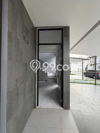 Rumah Elit Modern Tanpa Renovasi di Pantai Indah Kapuk Jakarta Utara Rumah Elit Modern Tanpa Renovasi di Pantai Indah Kapuk Jakarta Utara
