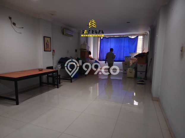 Ruko Dijual di Jakarta Barat LT 68m2 & LB 160m2 Lokasi Terbaik! Ruko Dijual di Jakarta Barat LT 68m2 & LB 160m2 Lokasi Terbaik!