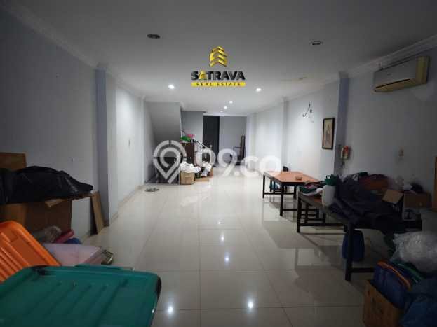 Ruko Dijual di Jakarta Barat LT 68m2 & LB 160m2 Lokasi Terbaik! Ruko Dijual di Jakarta Barat LT 68m2 & LB 160m2 Lokasi Terbaik!