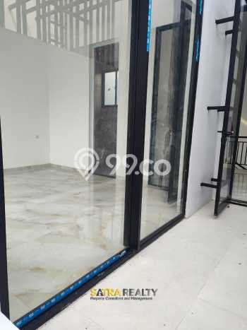Hunian Mewah LB 150m2 Siap Huni Desain Elegan di Meruya, Jakarta Barat Hunian Mewah LB 150m2 Siap Huni Desain Elegan di Meruya, Jakarta Barat