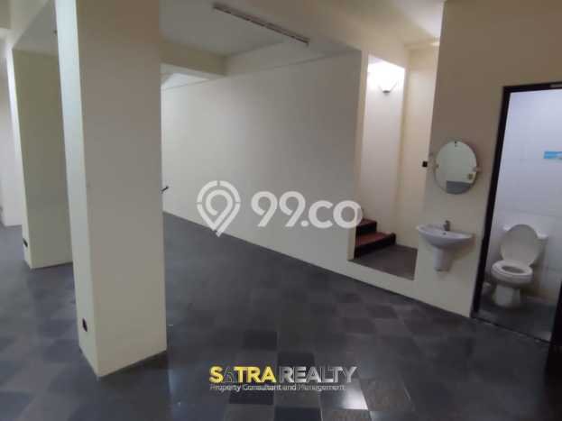 Area Ramai! Ruko Dijual di Kebon Jeruk untuk Bisnis Luas Bangunan 340m2 Area Ramai! Ruko Dijual di Kebon Jeruk untuk Bisnis Luas Bangunan 340m2