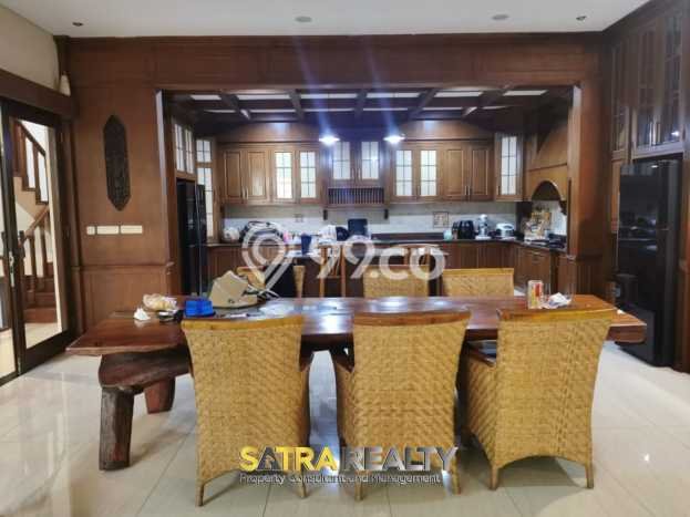 Rumah Eksklusif Siap Huni LT 318m2 di Kelapa Gading, Jakarta Utara Rumah Eksklusif Siap Huni LT 318m2 di Kelapa Gading, Jakarta Utara