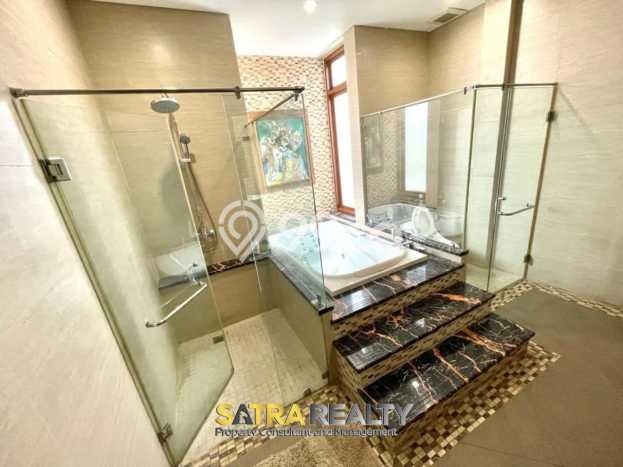 Rumah Eksklusif Siap Huni LT 318m2 di Kelapa Gading, Jakarta Utara Rumah Eksklusif Siap Huni LT 318m2 di Kelapa Gading, Jakarta Utara