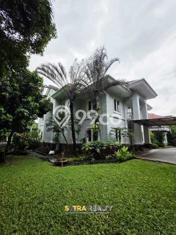 Siap Huni Rumah Mewah 9 Kamar di Kebayoran Baru Dekat ke Mana Saja Siap Huni Rumah Mewah 9 Kamar di Kebayoran Baru Dekat ke Mana Saja