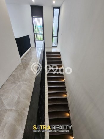 Rumah Elit Modern Tanpa Renovasi di Lebak Bulus Jakarta Selatan Rumah Elit Modern Tanpa Renovasi di Lebak Bulus Jakarta Selatan
