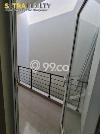 Rumah Modern Cantik 2 KT Siap Huni di Kelapa Gading Rumah Modern Cantik 2 KT Siap Huni di Kelapa Gading