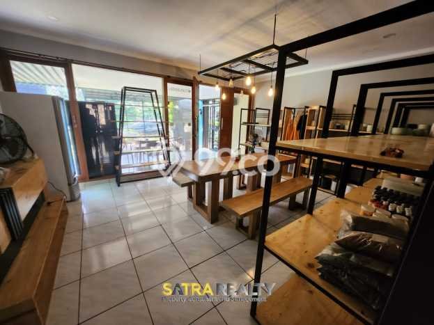 For Sale! Premium House LT 700m2 Desain Elegan di Kemang For Sale! Premium House LT 700m2 Desain Elegan di Kemang