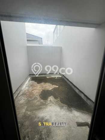 Rumah Elit Modern Tanpa Renovasi di Pantai Indah Kapuk Jakarta Utara Rumah Elit Modern Tanpa Renovasi di Pantai Indah Kapuk Jakarta Utara