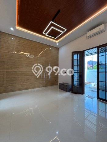 Rumah Luxury Modern Tanpa Renovasi di Taman Surya Jakarta Barat Rumah Luxury Modern Tanpa Renovasi di Taman Surya Jakarta Barat