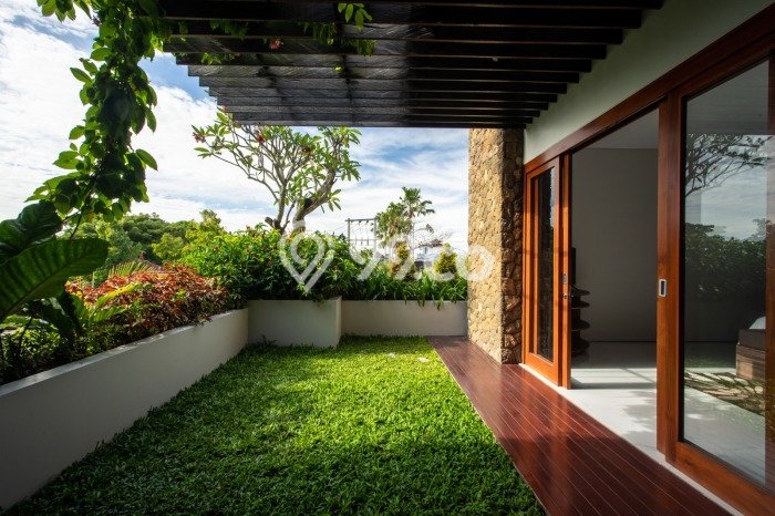 For Sale! Luxury House LT 380m2 Desain Elegan di Jimbaran For Sale! Luxury House LT 380m2 Desain Elegan di Jimbaran
