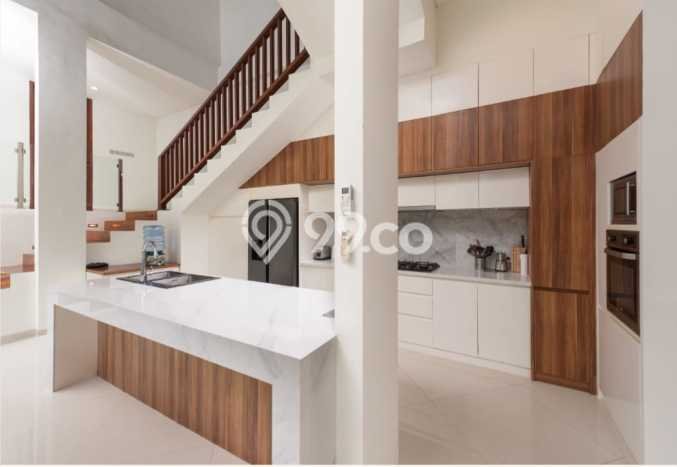 Kesempatan Investasi! Vila di , Luas 323m2m², Lokasi Premium dengan nilai tinggi Kesempatan Investasi! Vila di , Luas 323m2m², Lokasi Premium dengan nilai tinggi