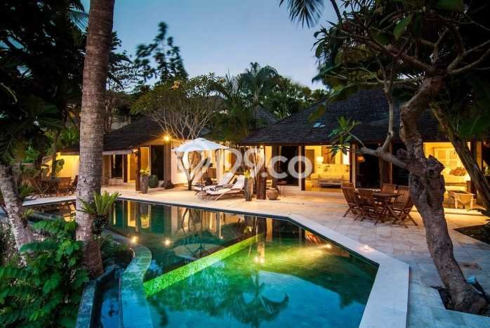 HARGA TERBAIK! Vila Kawasan , Area 950m2m², Area Strategis HARGA TERBAIK! Vila Kawasan , Area 950m2m², Area Strategis