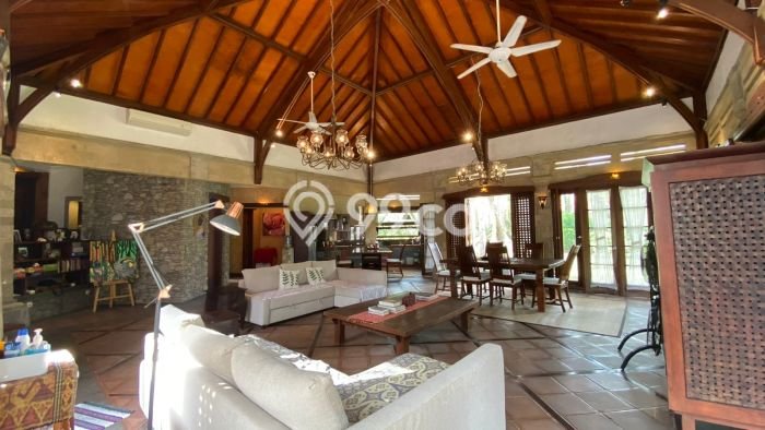DIJUAL! Vila Kawasan , Luas 5200m2m², Lokasi Premium DIJUAL! Vila Kawasan , Luas 5200m2m², Lokasi Premium