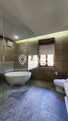 HOT DEAL! Vila Kawasan , Luas 845m2m², Area Prima HOT DEAL! Vila Kawasan , Luas 845m2m², Area Prima
