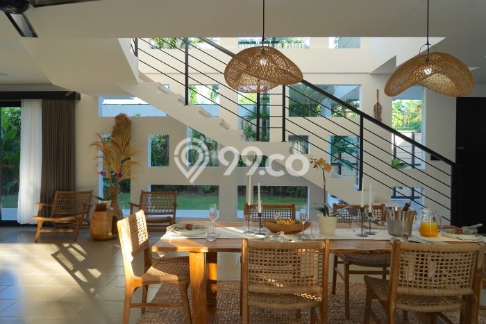 For Sale Vila Kawasan , Luas 460m2m², Lokasi Strategis For Sale Vila Kawasan , Luas 460m2m², Lokasi Strategis