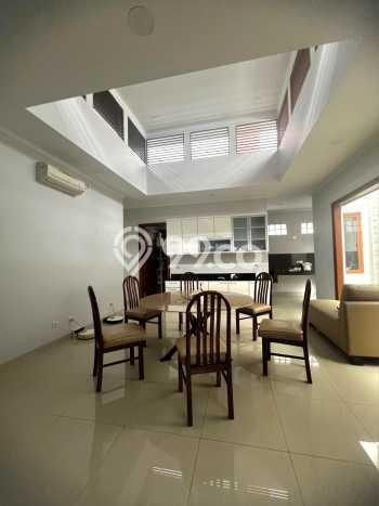 Rumah Luxury Modern Siap Huni di Singgasana Bandung Rumah Luxury Modern Siap Huni di Singgasana Bandung