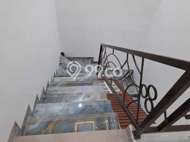 Ready to Use! Luxury House LT 126m2 Desain Elegan di Singgasana Ready to Use! Luxury House LT 126m2 Desain Elegan di Singgasana
