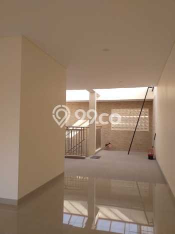 Ready to Use! Luxury House LT 105m2 Desain Elegan di Singgasana Ready to Use! Luxury House LT 105m2 Desain Elegan di Singgasana