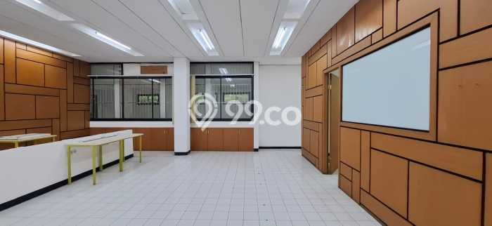 Komersial untuk Disewa di Pusat Bandung Luas Bangunan 350m2 Komersial untuk Disewa di Pusat Bandung Luas Bangunan 350m2